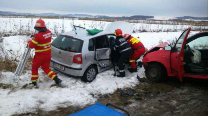Accident teribil în Pasul Tihuța. Un autoturism s-a răsturnat: 3 victime