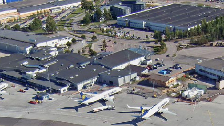 Aeroport din Suedia, evacuat după o ameninţare cu bombă. Ce avea o bătrână în bagaj 