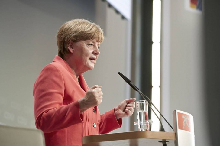 Merkel, vizată de atacul cu o armă albă asupra primăriţei din Koln. Femeia, înjunghiată în gât