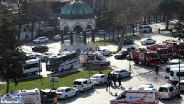 Premierul Davutoglu anunță patru noi arestări! Atentatorul a intrat în Turcia "ca simplu migrant"