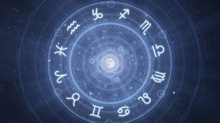 Horoscopul zilei - 6 ianuarie. Unele zodii au noroc la bani