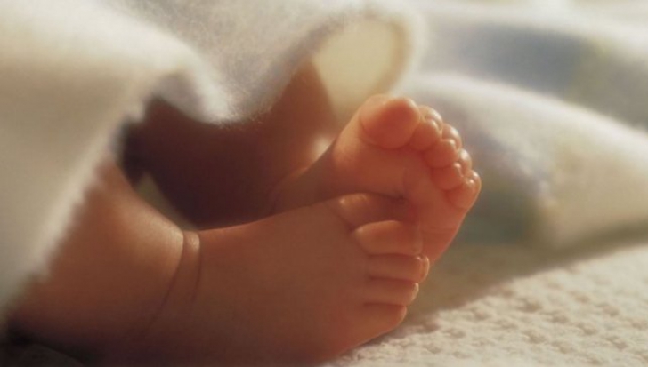 Naştere cu surprize, pentru o femeie din Năvodari: a adus pe lume trei fetiţe sănătoase