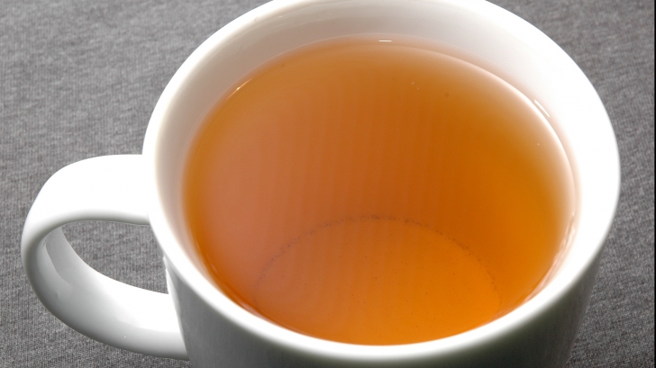 Bea 3 căni pe zi din acest ceai şi scapi de grăsimea abdominală