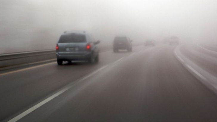 Alertă pentru șoferi! COD GALBEN de ceață. Vizibilitatea, extrem de scăzută