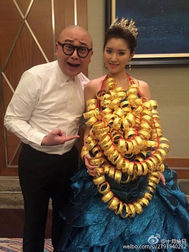 Aşa arată extravaganţa la o nuntă! Fotografiile cu o mireasă din China şi "zestrea" ei, virale