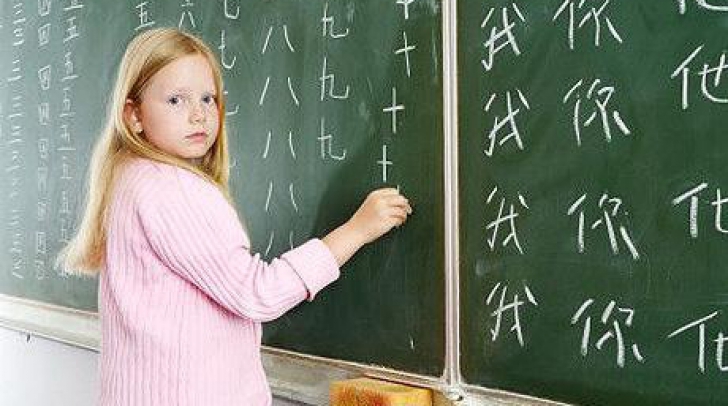Într-o comună din Argeş, elevii învaţă chineza la şcoală