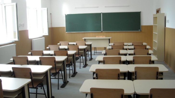 Anchetă la un liceu din Bacău: o elevă a încercat să se sinucidă în toaleta şcolii