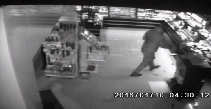 Furt ca-n filme la Constanţa! În două minute, patru indivizi au furat de aproape 100.000 de lei