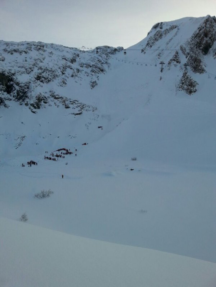 Avalanşă în Alpii francezi:un grup de liceeni şi profesorul lor, surprinşi. 3 morţi, numeroşi răniţi