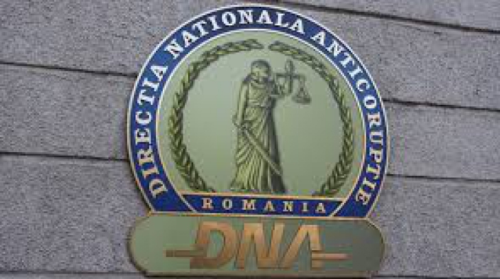 DNA a ridicat documente de la Primăria şi CJ Botoşani. Ce ilegalităţi sunt cercetate