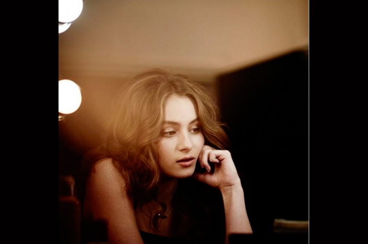 Toată lumea îl știe pe Mr. Bean, dar uite ce bombă sexy este fiica lui