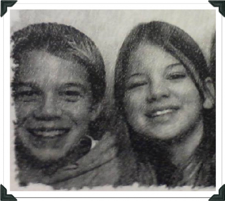 FOTOGRAFIA de la petrecerea din clasa a VI-a nu lasă să se vadă CE a URMAT. Vezi cum arată astăzi