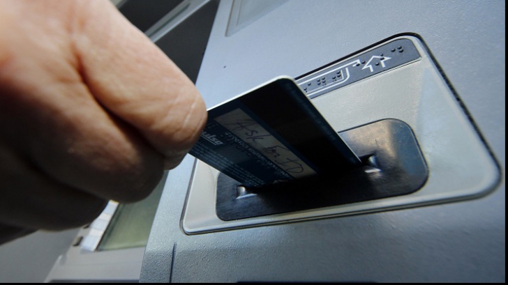 Ce a descoperit un bărbat din Sibiu după ce nu a putut să folosească cardul la bancomat