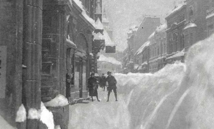 FOTO. Cum a arătat cea mai grea iarnă din istoria Bucureştiului. Zăpada a atins 5 metri înălţime