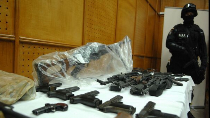 Arme și substanțe periculoase, confiscate de polițiști: 6.000 de arme și 559 de kg de explozivi 