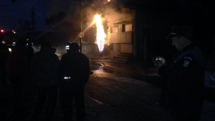 Incendiu puternic în Câmpina! O conductă de gaze a luat foc