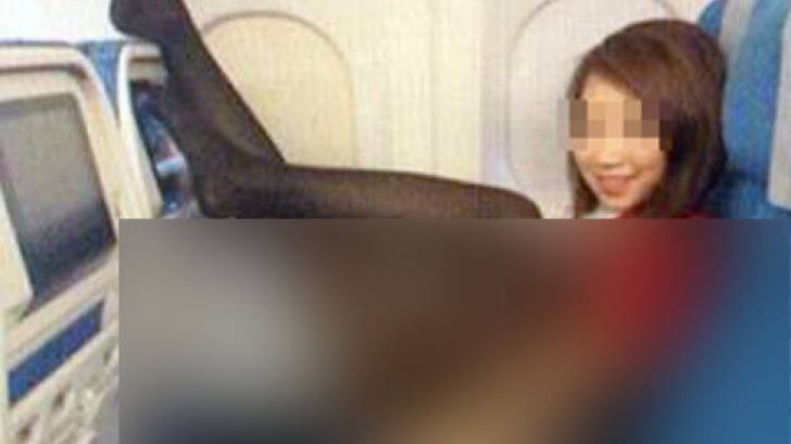 Fotografia "indecentă" a unei stewardese a făcut senzație pe Facebook și a declanșat o anchetă