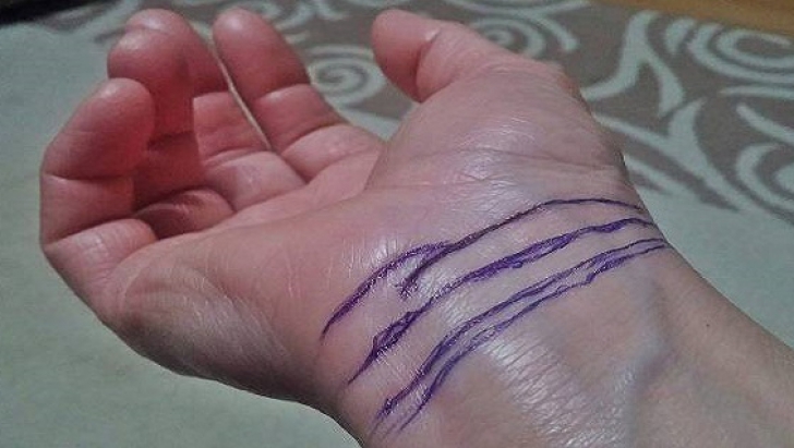 Câte linii formate în piele ai la încheietura mâinii? Numărul lor îți spune câți ani vei trăi