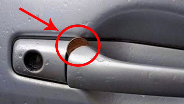 Atenţie: Ia măsuri dacă găseşti o monedă strecurată aşa în încuietoarea portierei maşinii tale