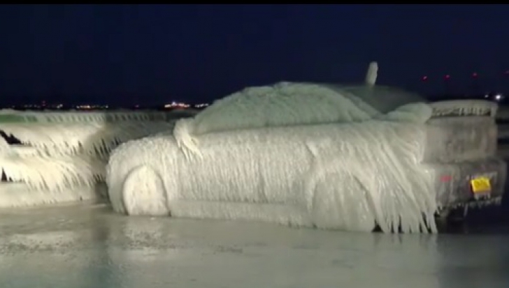 Un om din Alaska şi-a lăsat maşina afară, pe ger la minus 40°C. Dimineaţă a ÎNLEMNIT când a văzut-o