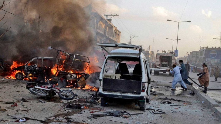 Atac cu bombă în Pakistan: Cel puţin 15 persoane au fost ucise