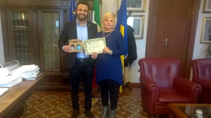 O româncă, premiată în Italia pentru onestitate. Ce a făcut femeia