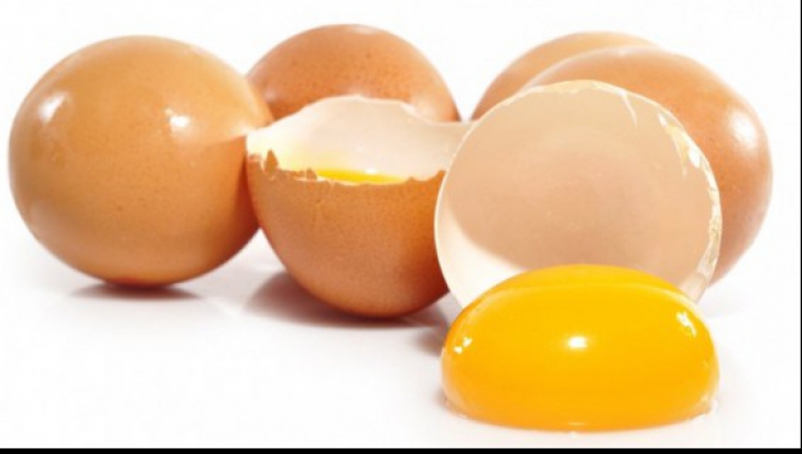 Ce se întâmplă dacă mănânci un ou crud dimineaţa, pe stomacul gol. Efectul este uimitor!
