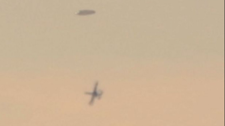 Obiect zburător ciudat, urmărit de un avion militar. Imaginile care au uluit Facebook-ul