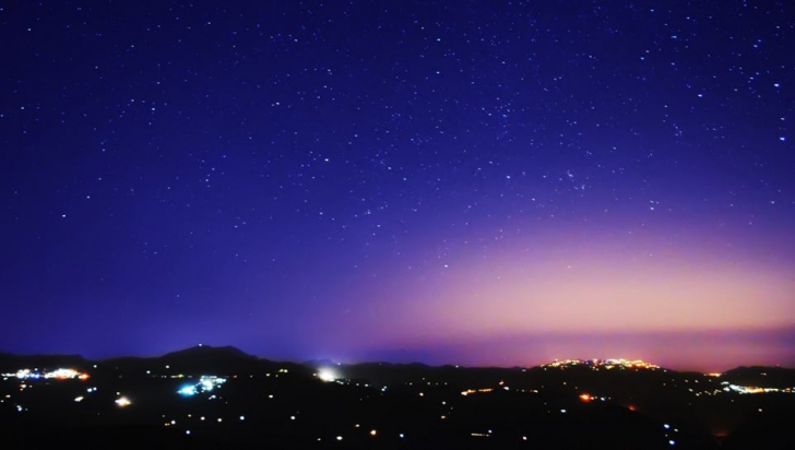 A filmat cerul noaptea, dar s-a speriat când s-a uitat la imagini. ”Nu credeam că există așa ceva”