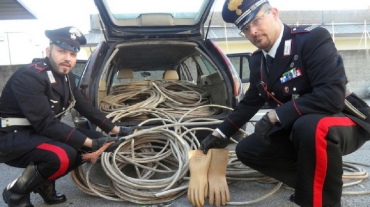 Patru români, arestaţi în Italia pentru furt de cabluri. Au lăsat în beznă o întreagă localitate