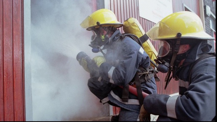 Incendiu în Constanța! Un depozit de anvelope a fost cuprins de flăcări