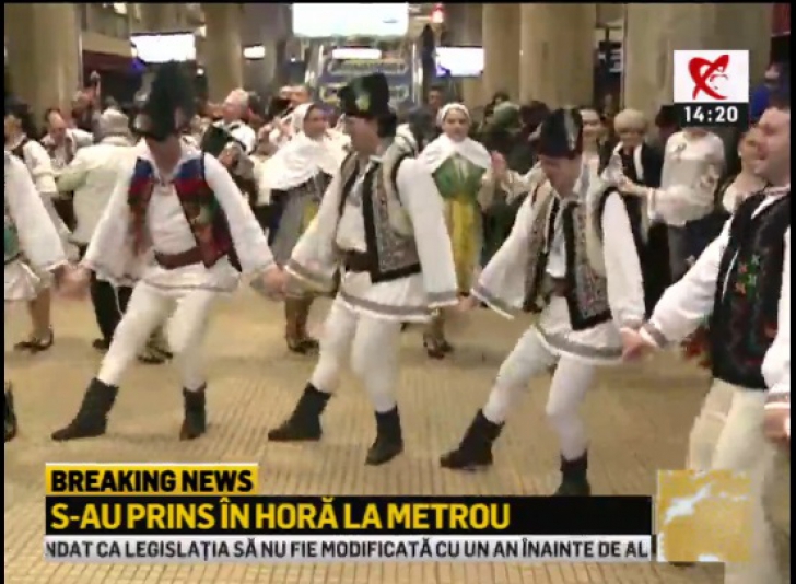 Unirea Principatelor Române, sărbătorită în Capitală. Hore la metrou, în gară, dar și în aeroport  