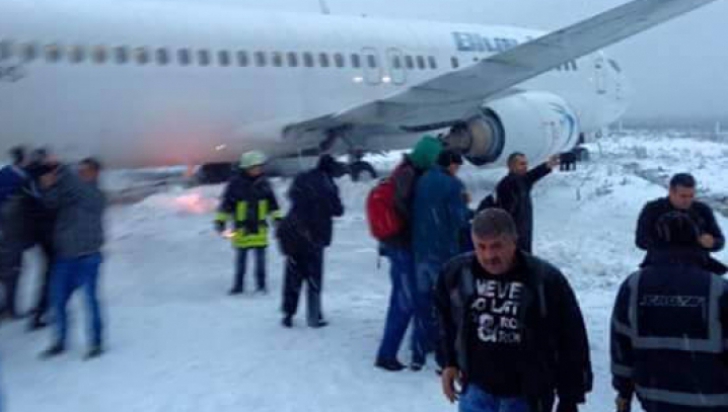 Directorul Aeroportului din Cluj: "Era zăpadă pe pistă. Până au coborât pasagerii a mai nins puțin"