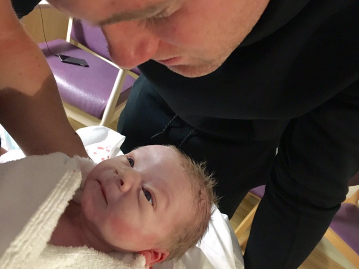 Wayne Rooney a devenit tată din nou. Prima fotografie cu bebeluşul său