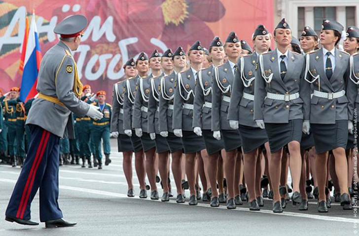 Pozele care fac senzație pe Facebook. Cum au pozat rusoaicele din armata lui Putin