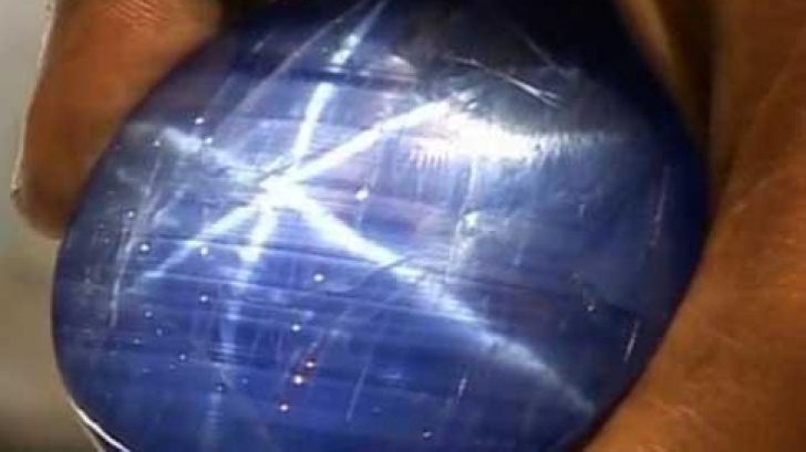 Un safir stelat de 100 de milioane de dolari, descoperit în Sri Lanka 