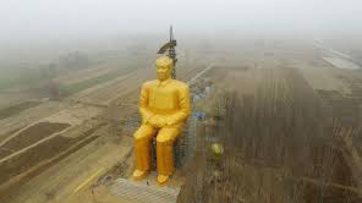 Dorel din China. Au ridicat o statuie aurită a lui MAO, de 37 de metri, pe un câmp. Ce au decis după