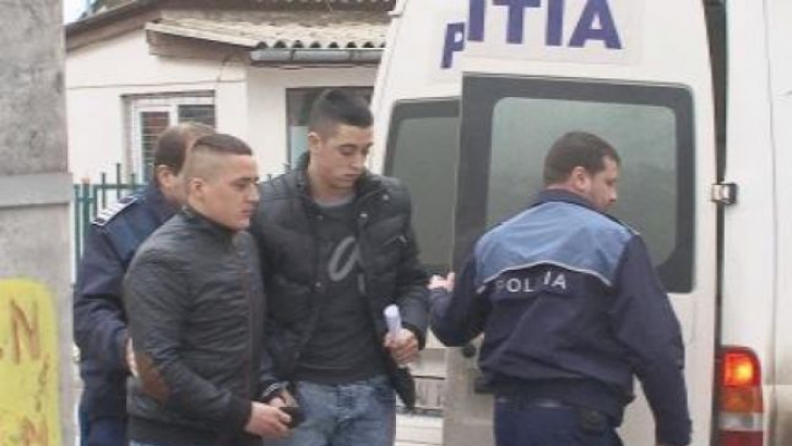 Au bătut crunt un t&acirc;năr şi i-au distrus maşina. Ce au păţit după aceea trei tineri din Satu Mare