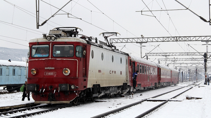 Mai multe trenuri anulate în Constanţa, din cauza ninsorii