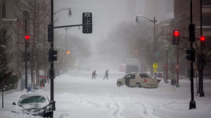 Stormzilla a îngropat SUA în zăpadă: "Cine e prins pe stradă va fi arestat"