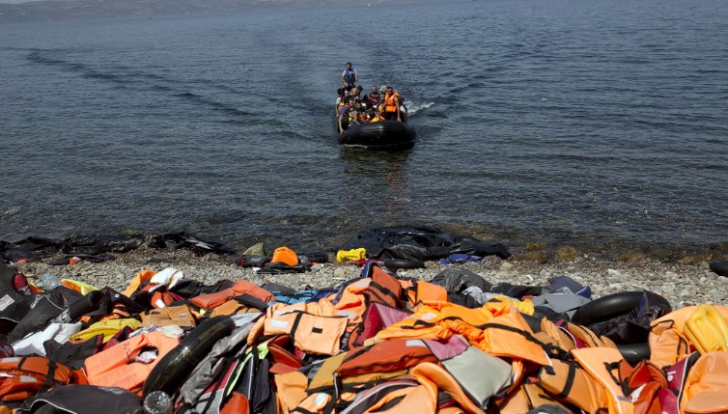 Peste 2.500 de veste de salvare contrafăcute destinate imigranţilor, confiscate în Turcia