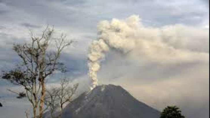 Alertă în Indonezia. Vulcanul de pe muntele Egon dă semne că va erupe din nou