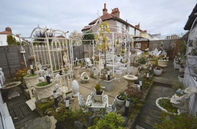 Pare o casă de vis! C&acirc;nd vezi cum arată &icirc;năuntru, te cutremuri! De ce NIMENI nu vrea să stea acolo