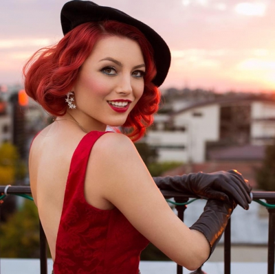 Aşa arăta în copilărie una dintre cele mai cunoscute cântăreţe din România. O recunoşti?