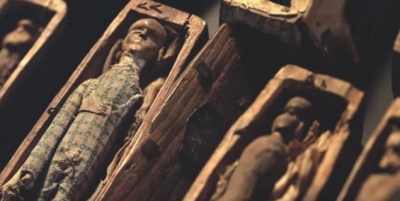 Au plecat la vânătoare. Au găsit o peşteră ascunsă. Înăuntru: 17 SICRIE. Le-au deschis şi... ŞOC