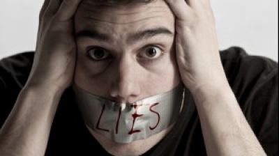 De ce mint oamenii? Interviu cu un fost ofițer SRI