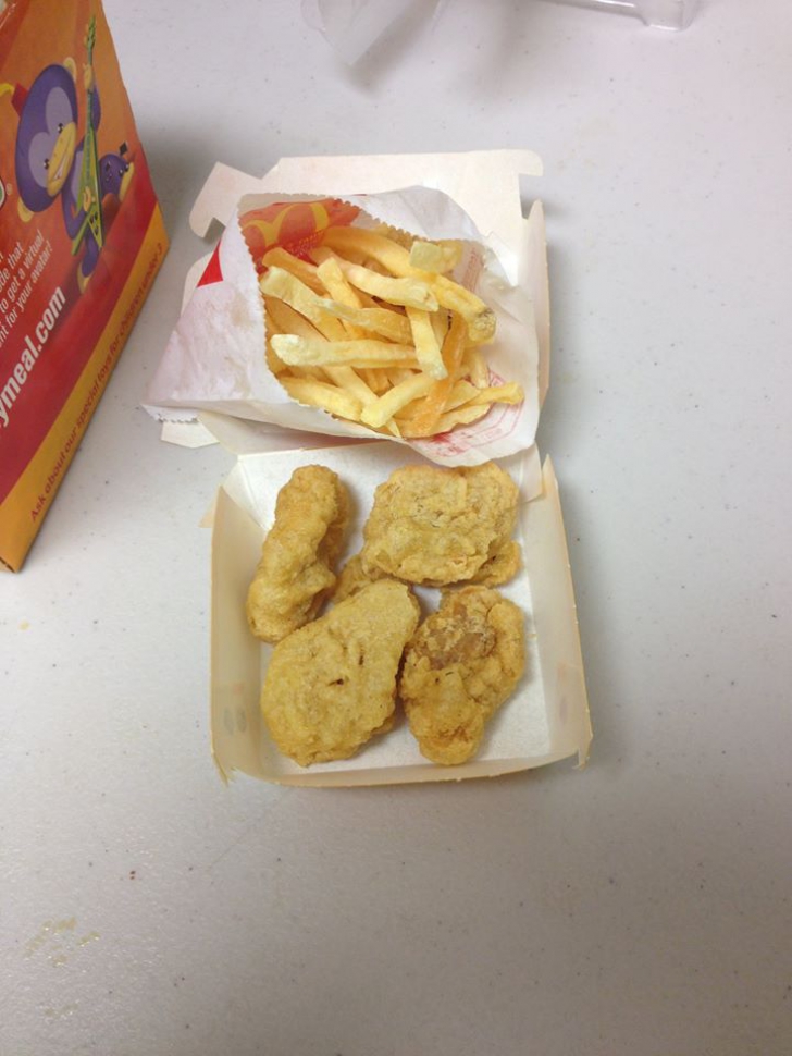 N-o să-ţi vină să crezi! Cum arată un meniu pentru copii de la McDonald's, după 6 ani
