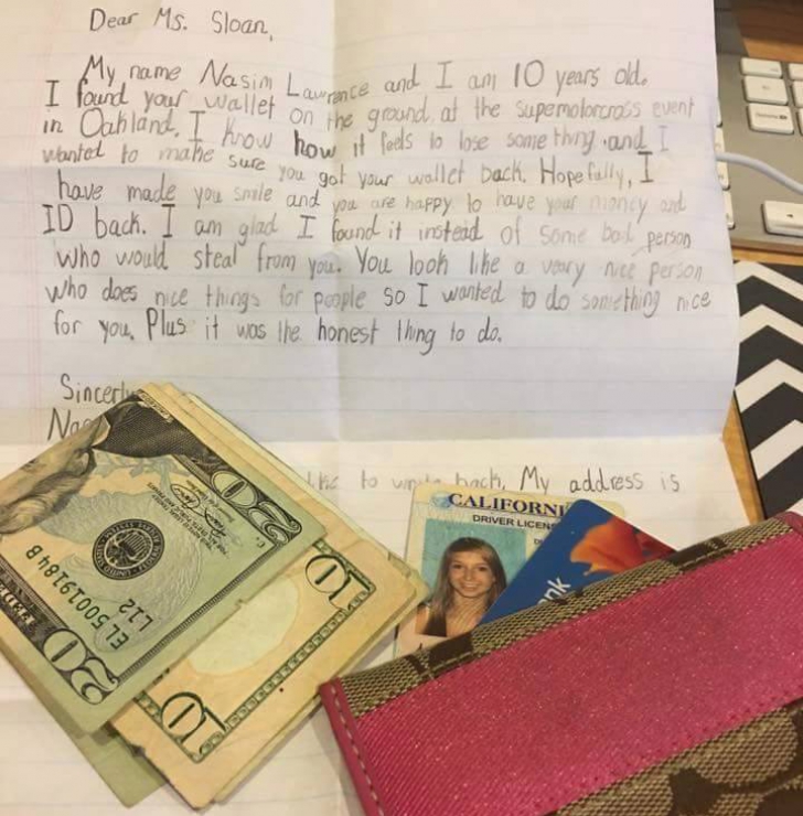 A pierdut portofelul, cu banii și actele. După 3 zile, a primit acasă un colet și un bilet surpriză