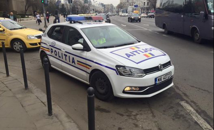 Poliția Română surprinde din nou! Pentru covrigi, poliția parchează oriunde