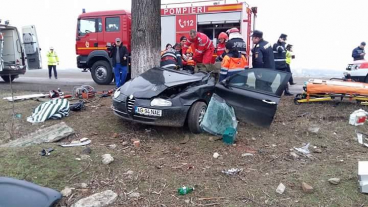 Accident grav în județul Neamț. O mașină a intrat într-un copac: 3 victime